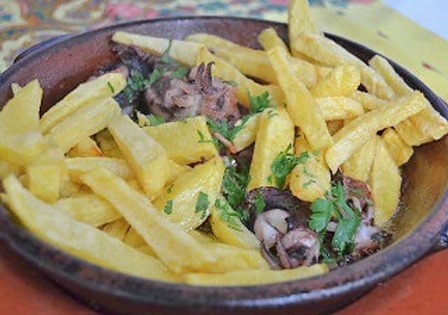 Choquinhos à Piri-Piri: Chocos pequenos com piri-piri